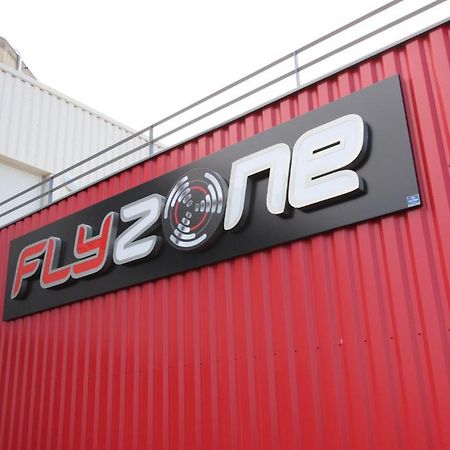 Auberge Flyzone Лезиньян-Корбьер Экстерьер фото