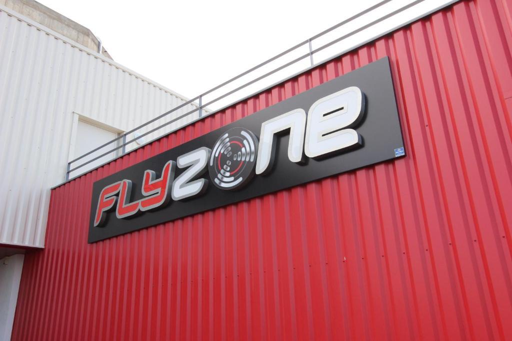 Auberge Flyzone Лезиньян-Корбьер Экстерьер фото